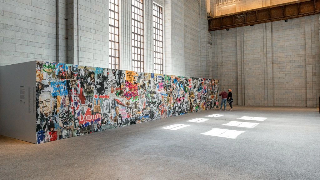 An in-situ projection installation inside a contemporary art gallery.
